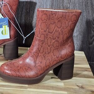 Universal‎ Thread Women Snake Print Heeled Platform Boots Ankle Zipper Size 11